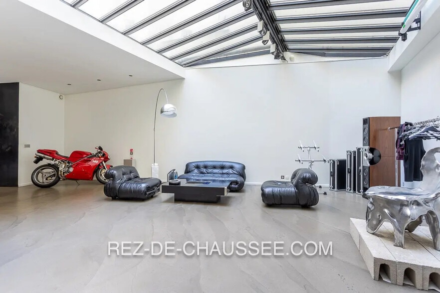 Local commercial dans Paris à vendre - Photo de l’immeuble – Image 3 sur 13