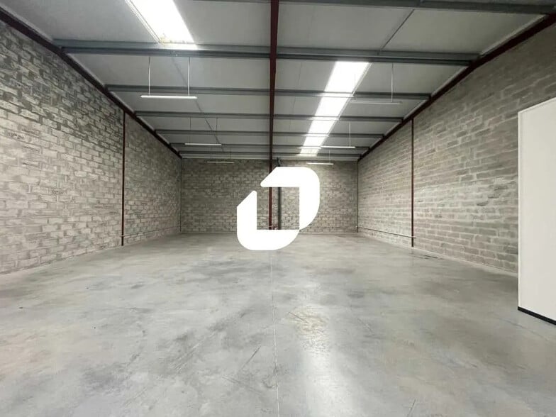 Bureau dans SAINT-JEAN-D'ILLAC à louer - Photo de l’immeuble – Image 2 sur 4