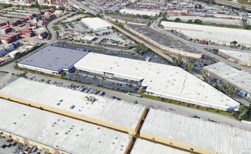 9400 NW 104th St, Medley, FL à louer - Photo de l’immeuble – Image 2 sur 8