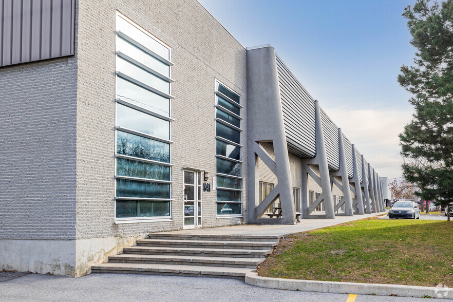 839-859 Jean-Paul-Vincent, Longueuil, QC à louer - Photo de l’immeuble – Image 1 sur 5