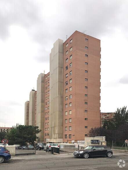 Calle De La Condesa De Venadito, 18, Madrid, Madrid à louer - Photo de l’immeuble – Image 2 sur 2