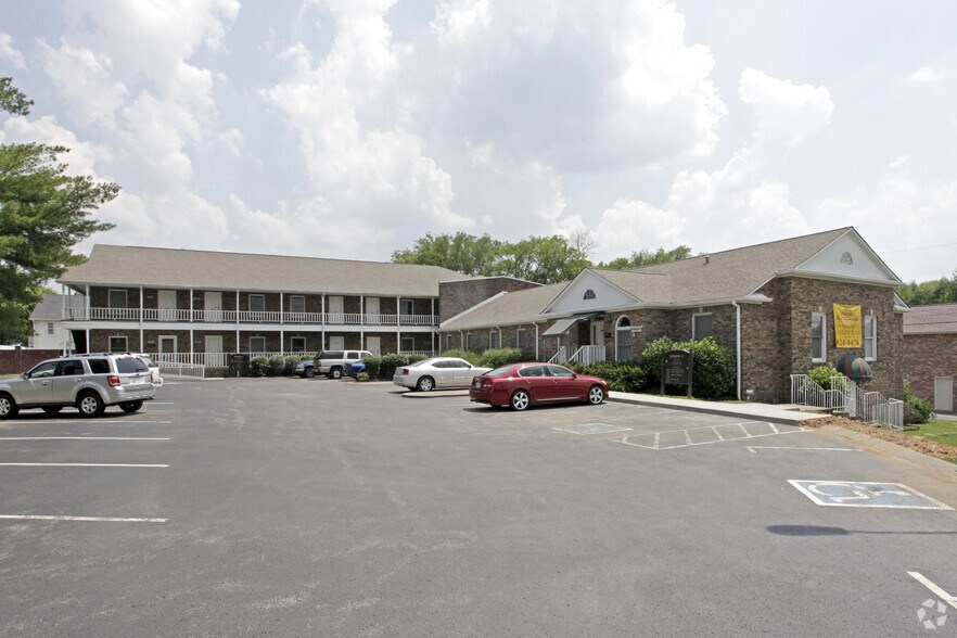 639 E Main St, Hendersonville, TN à louer - Photo de l’immeuble – Image 2 sur 5