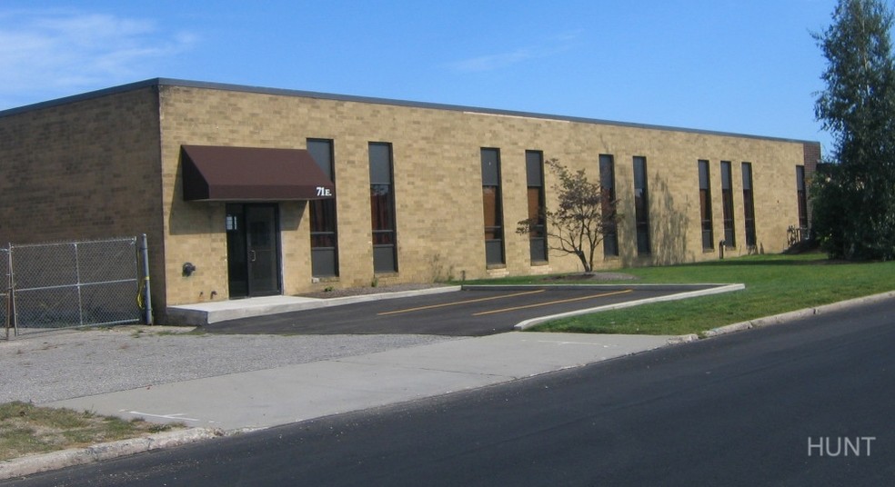 71 E Industry Ct, Deer Park, NY à vendre - Photo de l’immeuble – Image 1 sur 4