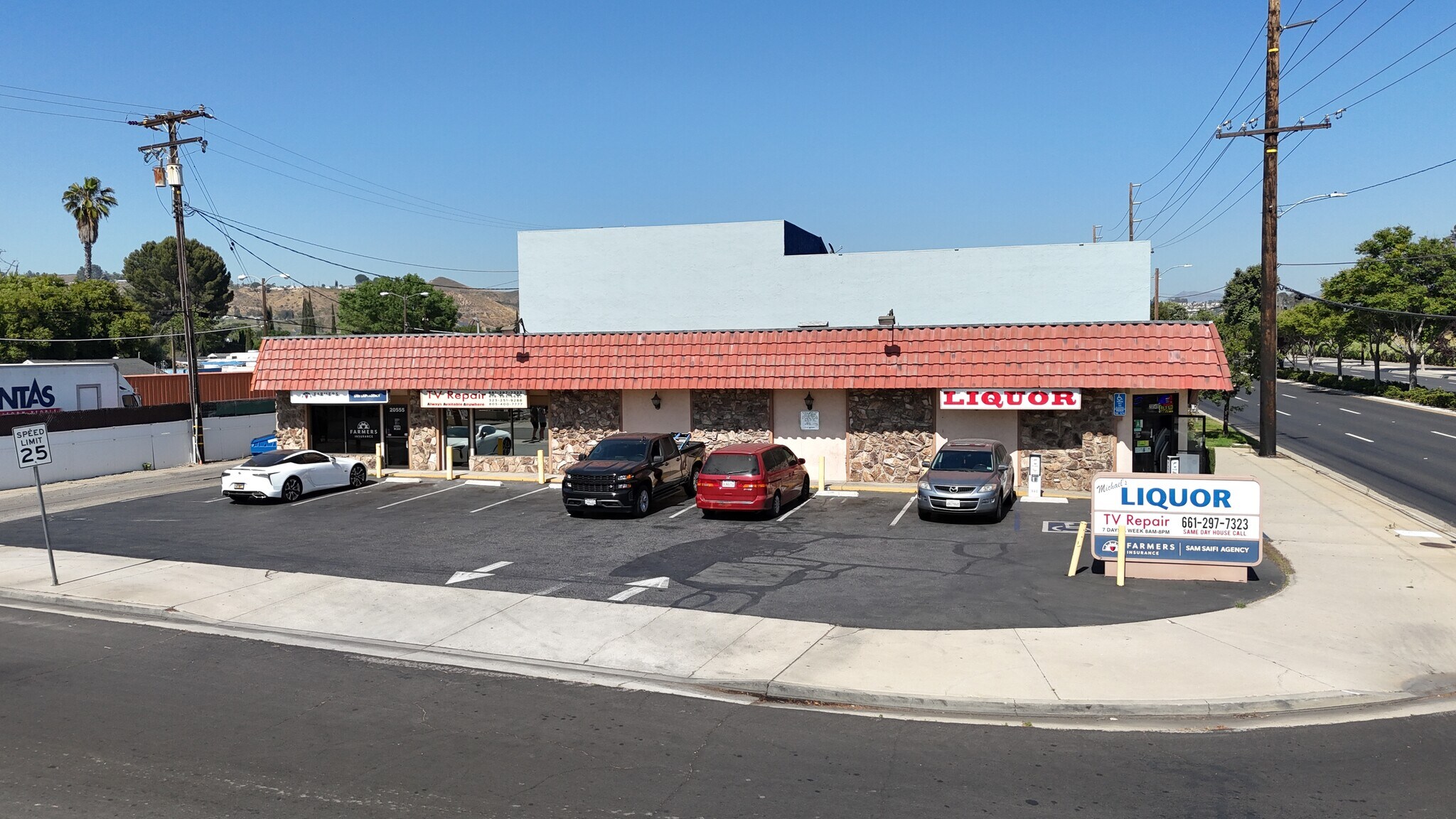 20549 Soledad Canyon Ave, Canyon Country, CA à louer Photo de l’immeuble– Image 1 sur 6