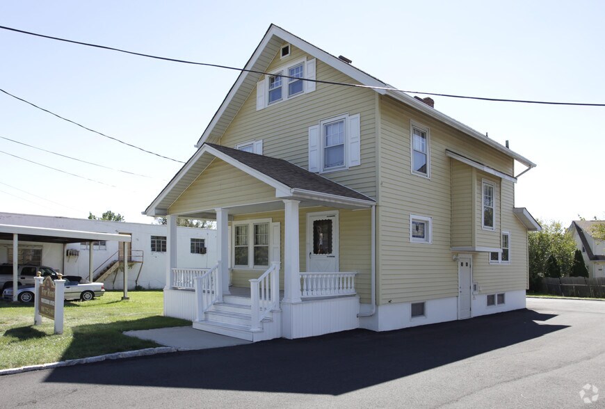 211 W End Ave, Raritan, NJ à louer - Photo de l’immeuble – Image 1 sur 41