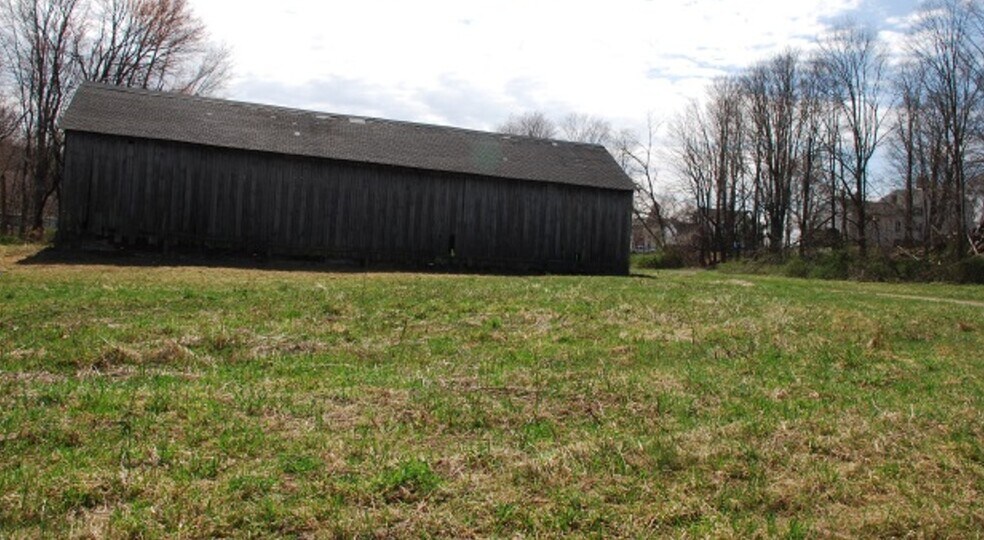 1022 East St S, Suffield, CT à vendre - Photo de l’immeuble – Image 3 sur 3