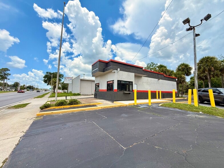 7411 103rd St, Jacksonville, FL à louer - Photo de l’immeuble – Image 2 sur 8