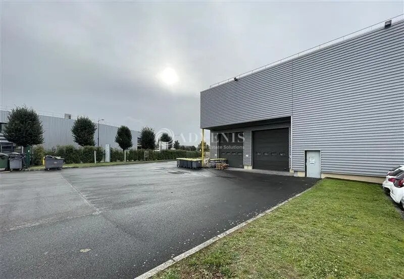 Local d’activités dans Le Mesnil-Amelot à louer - Photo de l’immeuble – Image 2 sur 9