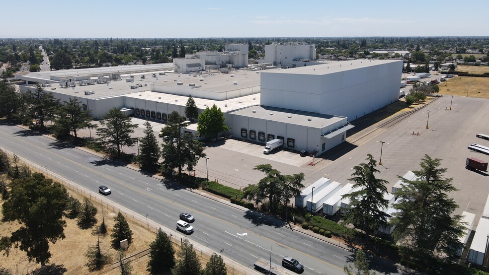 2000 W Turner Rd, Lodi, CA à louer - Photo de l’immeuble – Image 3 sur 11