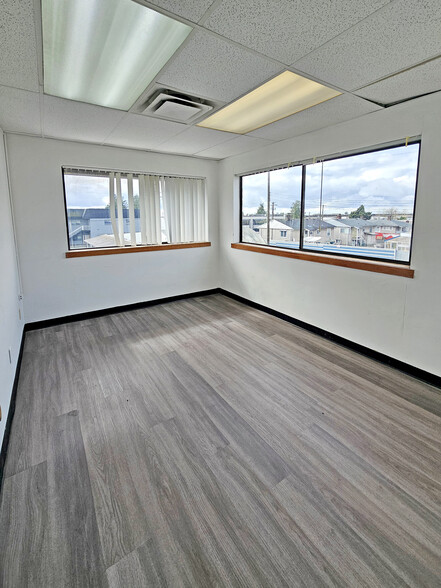 7123 Curragh Av, Burnaby, BC à vendre - Photo de l’immeuble – Image 3 sur 7