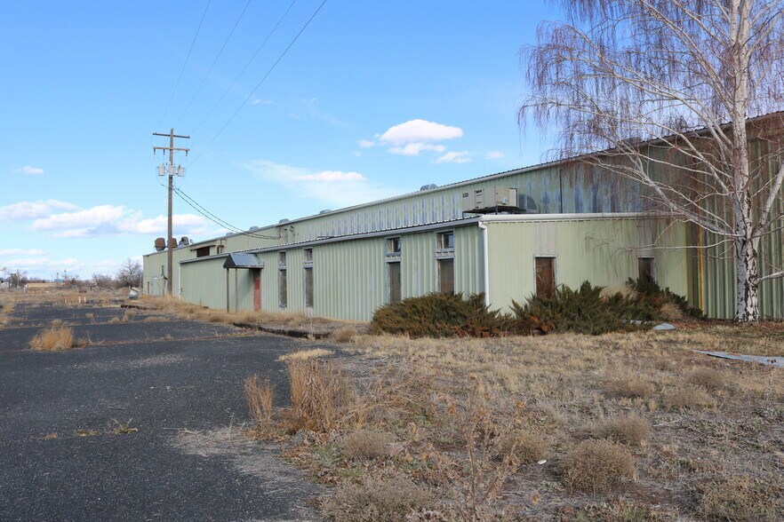411 Snow Mountain Ave, Hines, OR à vendre - Photo de l’immeuble – Image 1 sur 10