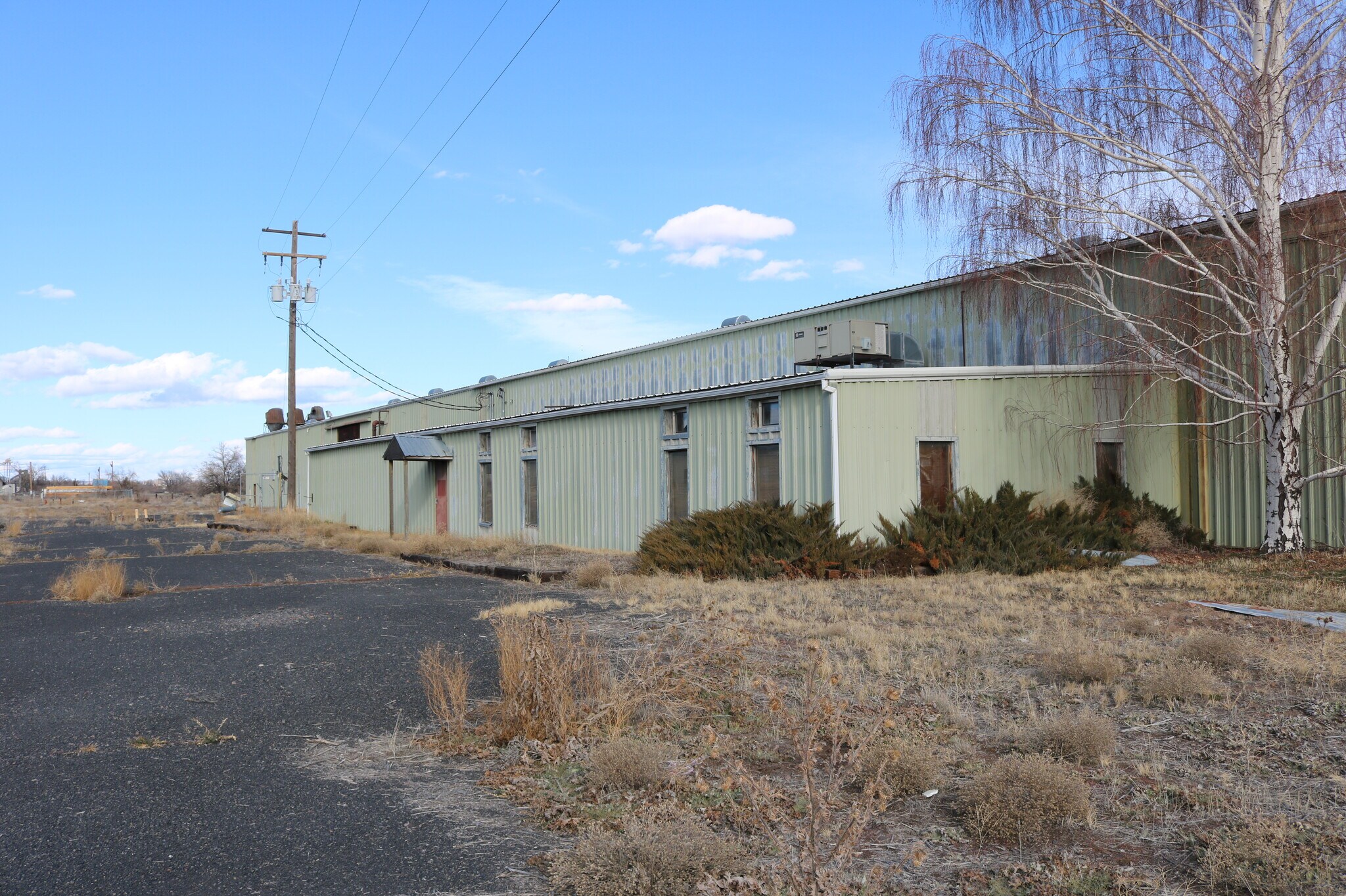 411 Snow Mountain Ave, Hines, OR à vendre Photo de l’immeuble– Image 1 sur 11