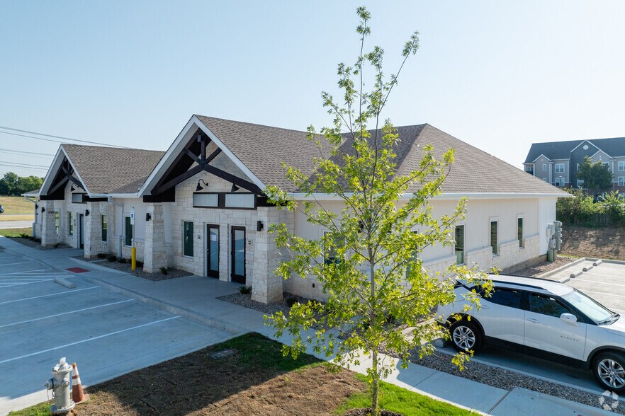 3400-3420 Basswood Blvd, Fort Worth, TX à louer - Photo de l’immeuble – Image 2 sur 9