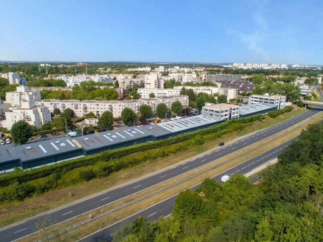 Plus de détails pour 4-42 Rue Paul Claudel, Évry-Courcouronnes - Bureau, Local d'activités à louer