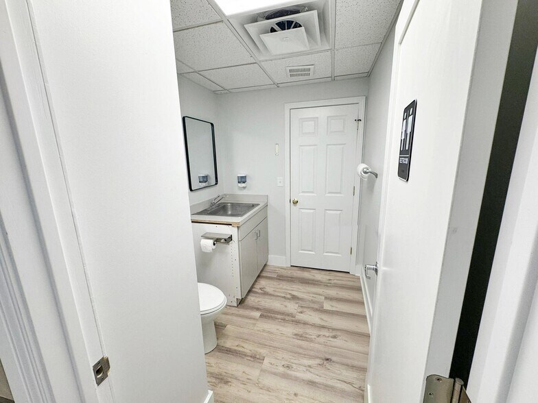 225 Aberdeen Dr, Valparaiso, IN à vendre - Photo de l’immeuble – Image 2 sur 17