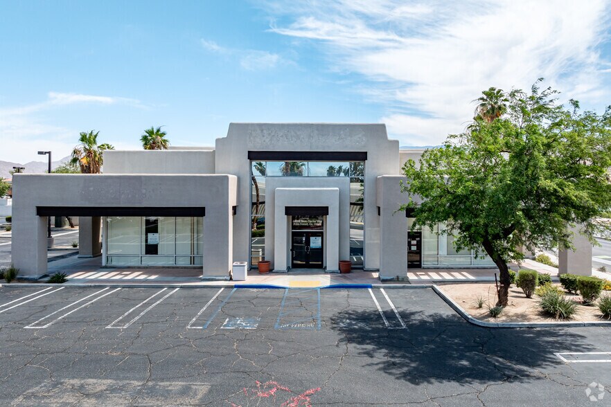 44200 Town Center Way, Palm Desert, CA à vendre - Photo de l’immeuble – Image 2 sur 5