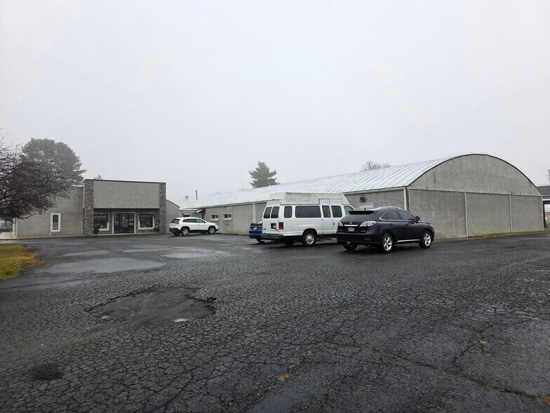 806 Harcourt Rd, Mount Vernon, OH à louer - Photo de l’immeuble – Image 3 sur 7