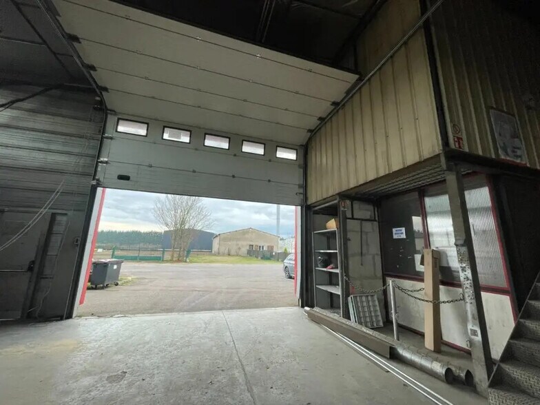 Local d’activités dans Crissey à louer - Photo de l’immeuble – Image 1 sur 4