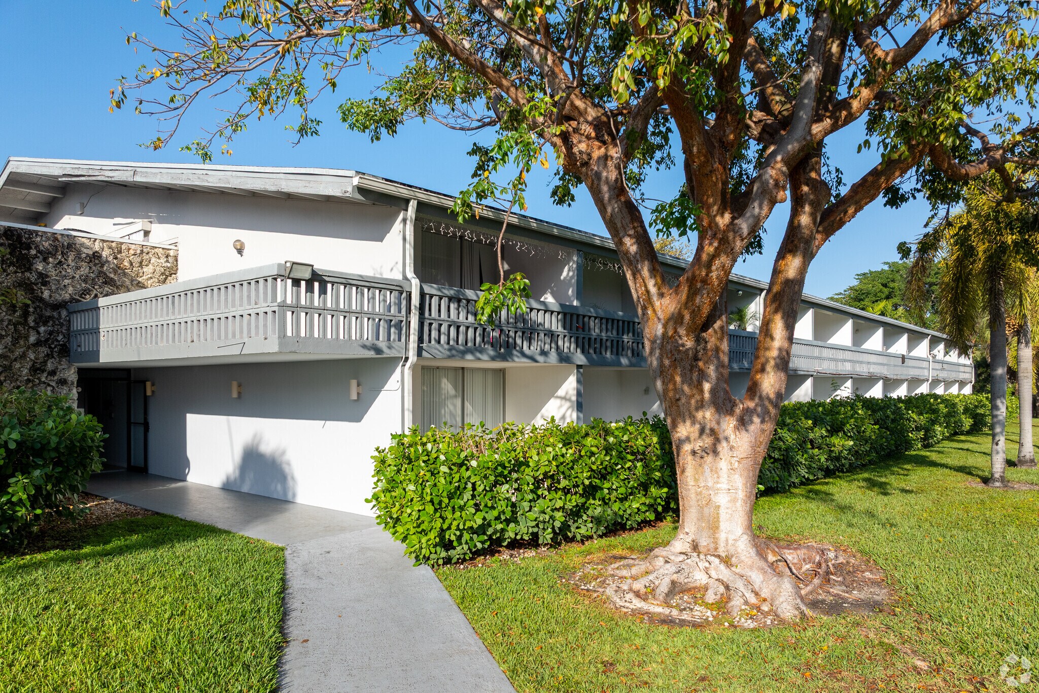 750-770 NE 195th St, Miami, FL à vendre Photo principale– Image 1 sur 30