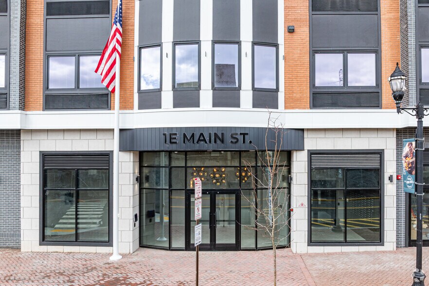 1 E Main St, Bound Brook, NJ à louer - Photo de l’immeuble – Image 3 sur 28