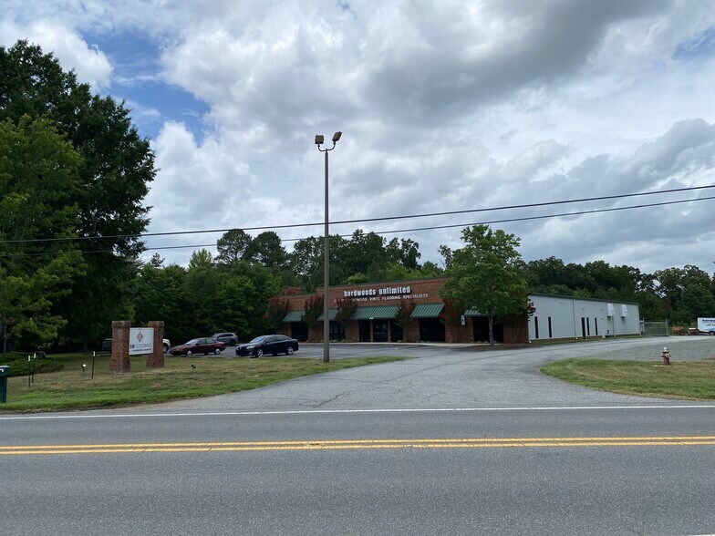 6909 Burlington Rd, Whitsett, NC à louer - Photo de l’immeuble – Image 2 sur 19
