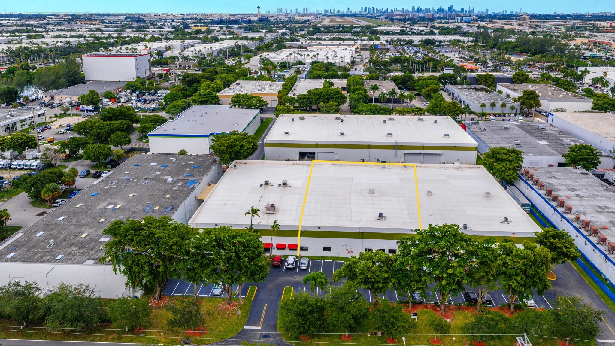 1400 NW 88th Ave, Doral, FL à louer Photo de l’immeuble– Image 1 sur 9
