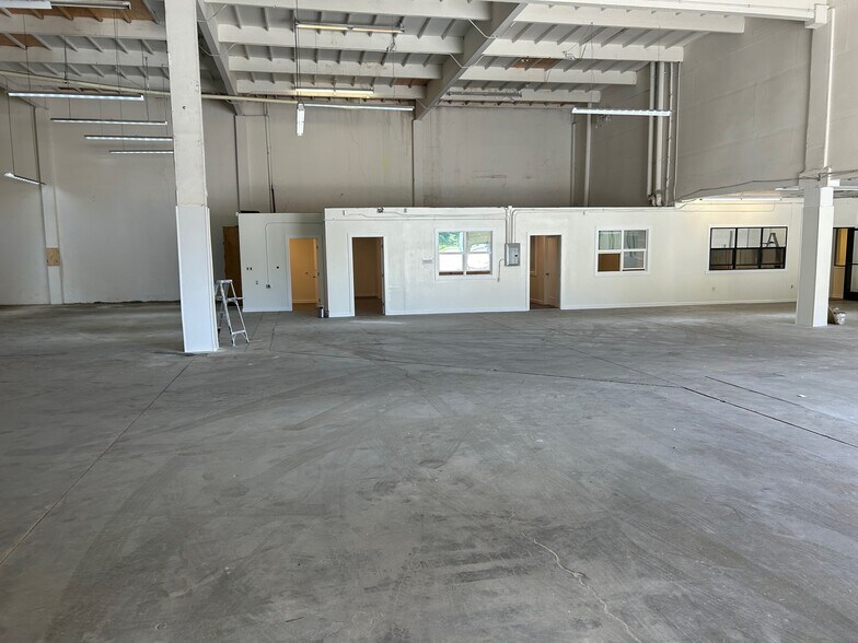 2398 Jerrold Ave, San Francisco, CA à louer - Photo intérieure – Image 2 sur 5