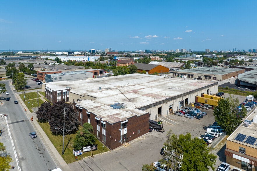 53-83 Bakersfield St, Toronto, ON à louer - Aérien – Image 1 sur 4