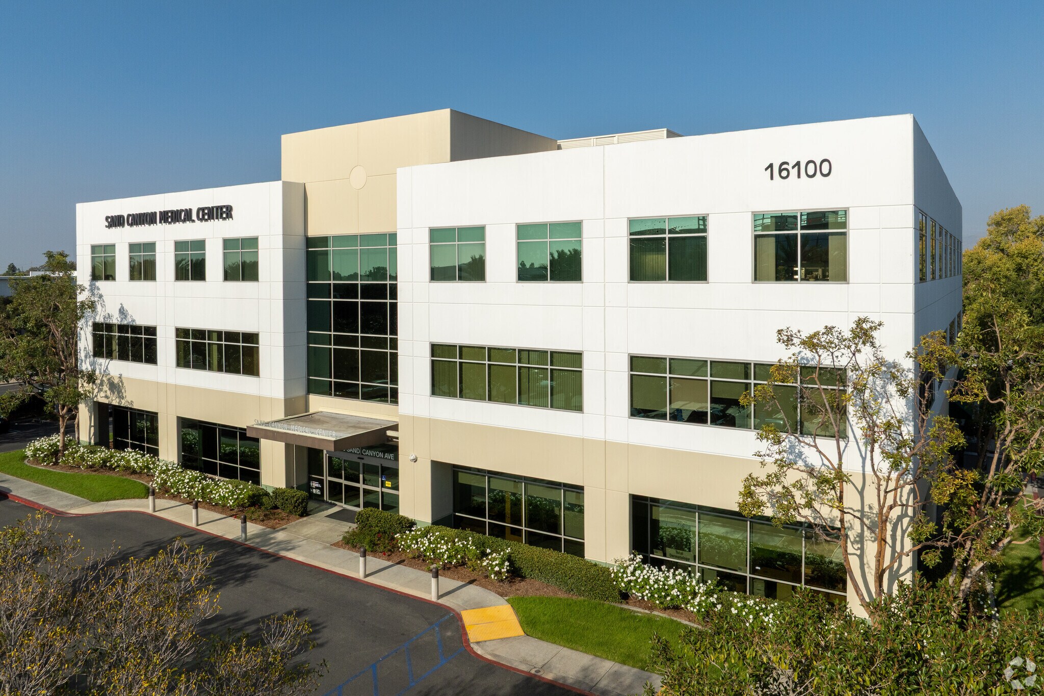 16100 Sand Canyon Ave, Irvine, CA à louer Photo principale– Image 1 sur 10