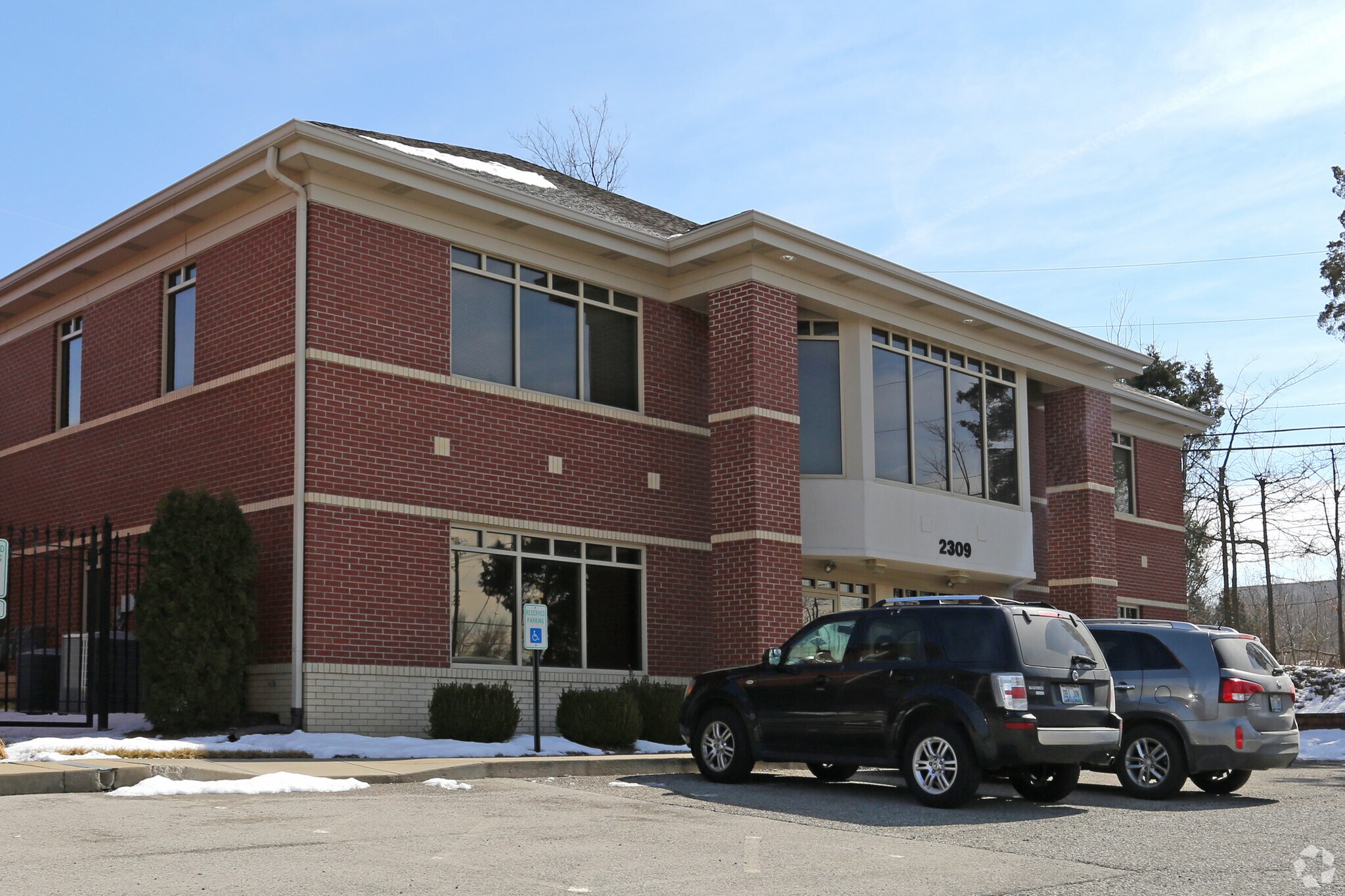 2309 Watterson Trl, Louisville, KY à louer Photo principale– Image 1 sur 4