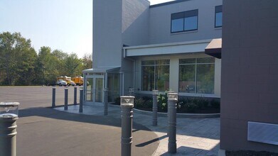 44 Shelter Rock Rd, Danbury, CT à louer Photo intérieure– Image 2 sur 4