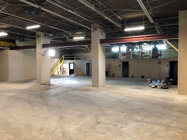 12950 Capital St, Oak Park, MI à louer - Photo de l’immeuble – Image 3 sur 11