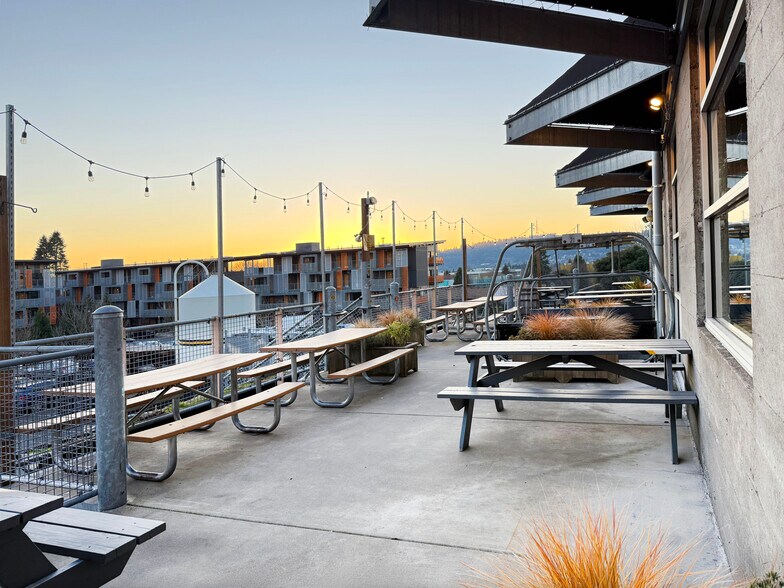 2944 SE Powell Blvd, Portland, OR à louer - Photo de l’immeuble – Image 3 sur 9