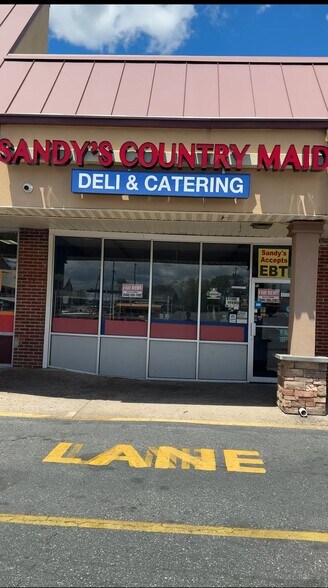 1800 Delmar Dr, Folcroft, PA à louer - Photo de l’immeuble – Image 3 sur 8