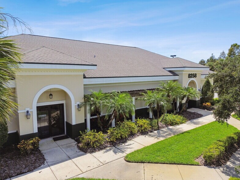 8258 118th Ave N, Largo, FL à vendre - Photo de l’immeuble – Image 3 sur 31