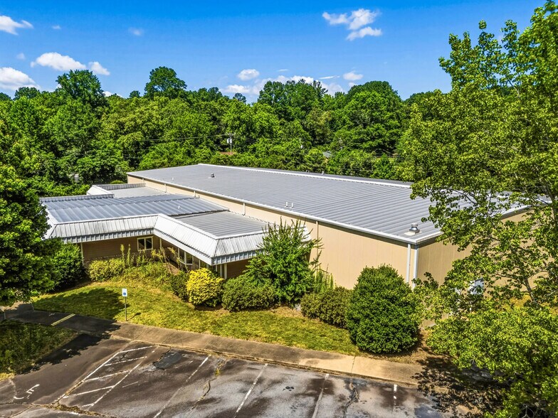 235 Commerce St, Brevard, NC à vendre - Photo de l’immeuble – Image 1 sur 15