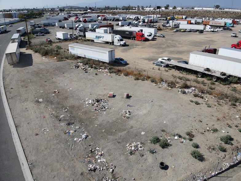 Riverside, Jurupa Valley, CA à vendre - Photo de l’immeuble – Image 2 sur 2