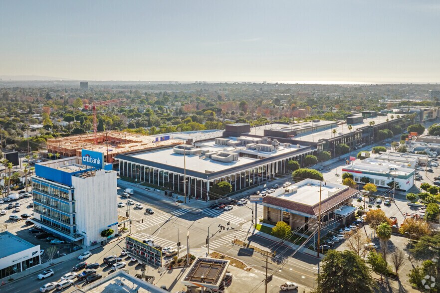 10730 W Pico Blvd, Los Angeles, CA à louer - Aérien – Image 3 sur 20