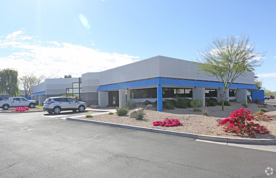 1575 W University Dr, Tempe, AZ à louer - Photo de l’immeuble – Image 3 sur 35