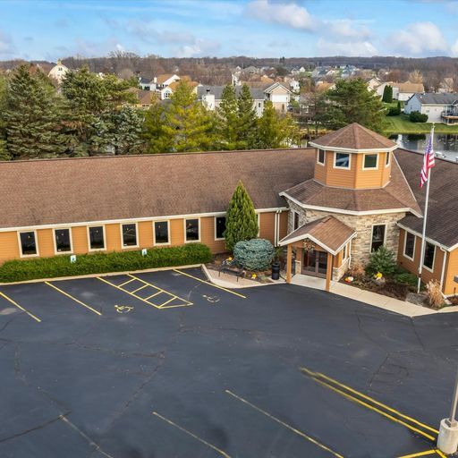 28747 N Lake Dr, Waterford, WI à louer - Photo de l’immeuble – Image 1 sur 12