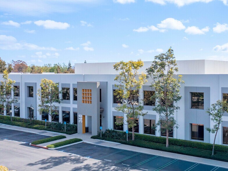 200 Commerce Dr, Irvine, CA à louer - Photo de l’immeuble – Image 3 sur 7