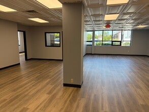 565 Broadhollow Rd, Farmingdale, NY à louer Photo intérieure– Image 2 sur 8
