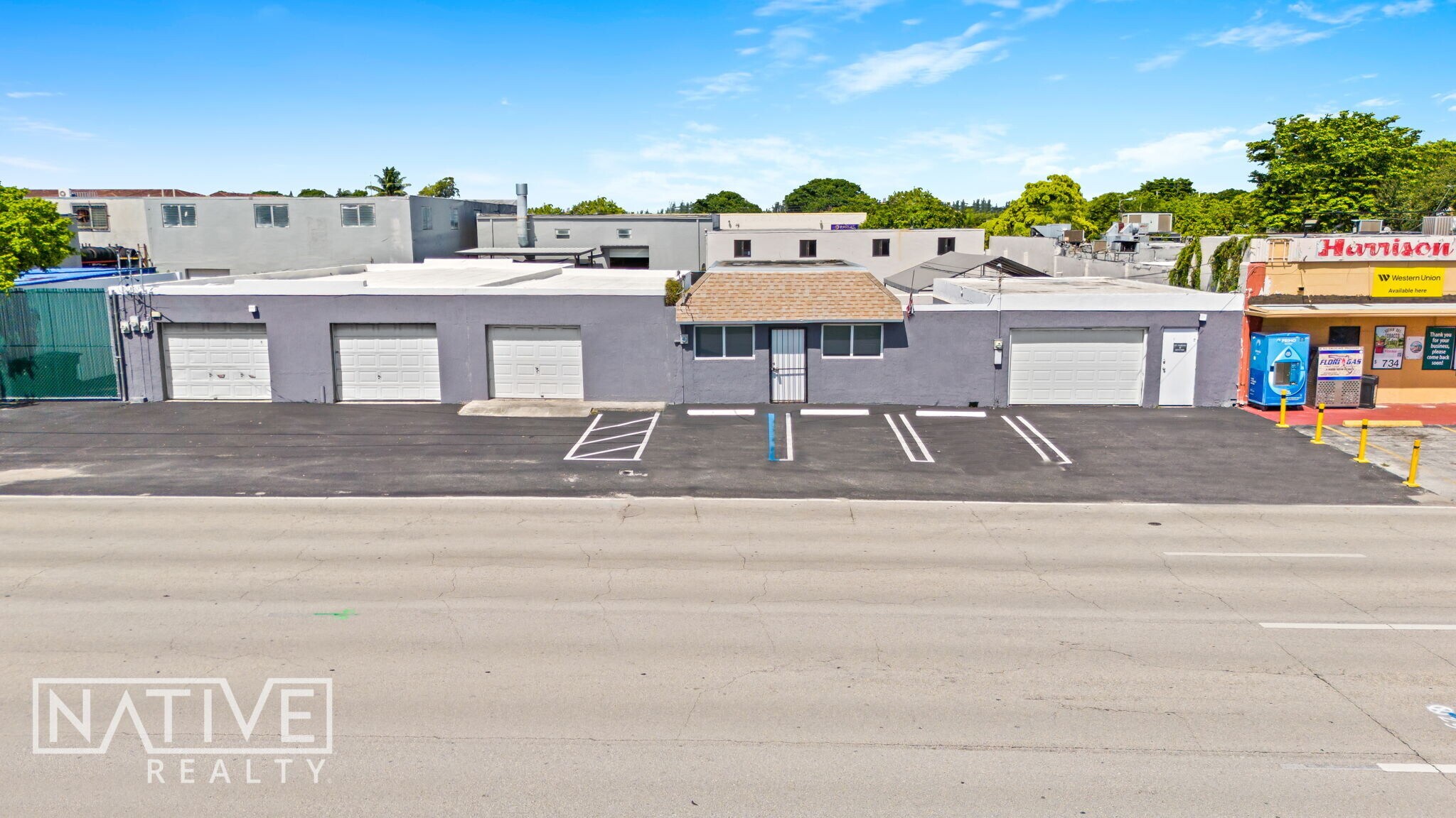 221-225 N Dixie Hwy, Hallandale Beach, FL à louer Photo de l’immeuble– Image 1 sur 29