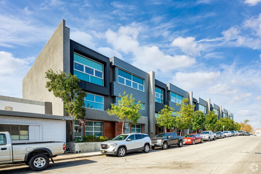 215-237 California St, El Segundo, CA à louer - Photo principale – Image 1 sur 167