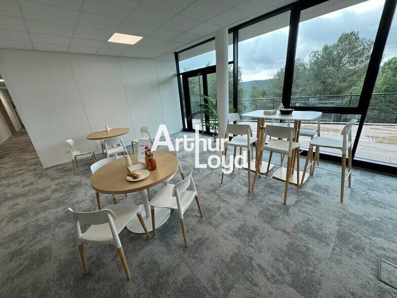 230 Route Des Dolines, Valbonne à louer - Photo de l’immeuble – Image 3 sur 12
