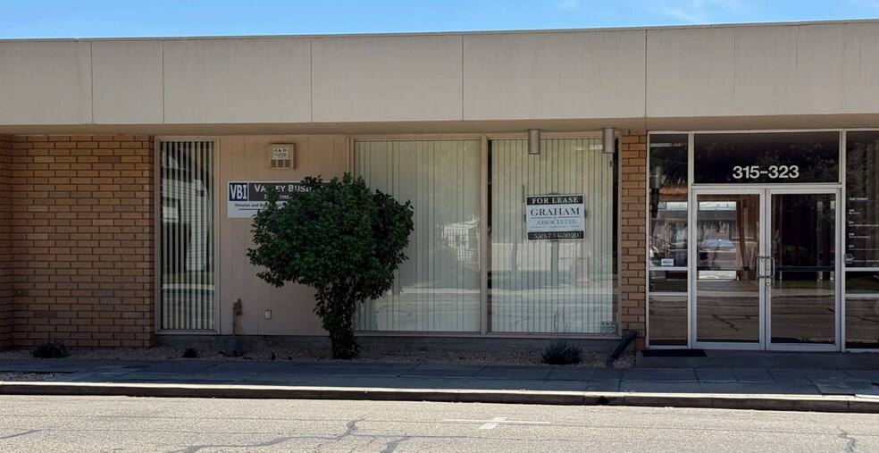 315-323 W Oak Ave, Visalia, CA à louer - Photo principale – Image 1 sur 2