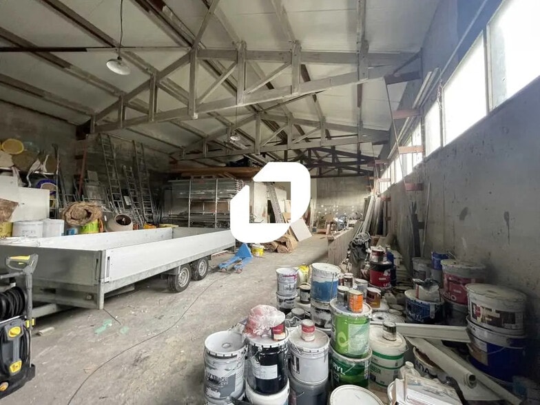 Local d'activités dans Saint-Médard-en-Jalles à vendre - Photo de l’immeuble – Image 2 sur 6