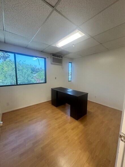 11755 Victory Blvd, North Hollywood, CA à louer - Photo de l’immeuble – Image 3 sur 6