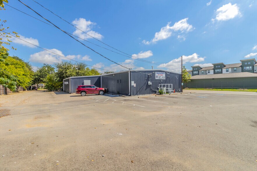 2015 S Cooper St, Arlington, TX à louer - Photo de l’immeuble – Image 2 sur 13