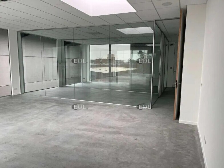 Industriel/Logistique dans NEUVILLE-EN-FERRAIN à louer - Photo de l’immeuble – Image 3 sur 6